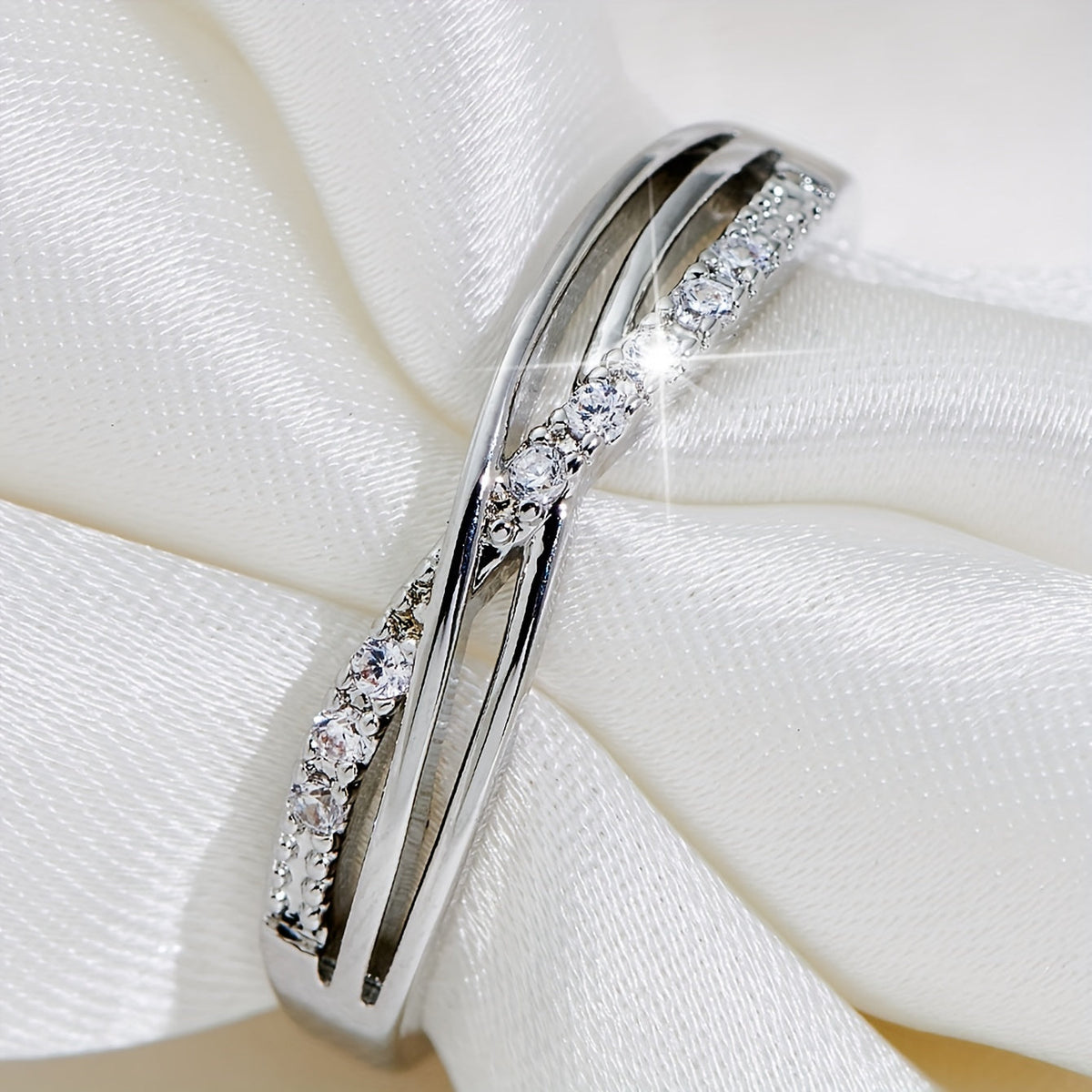 White gold zirconia everyday ring
