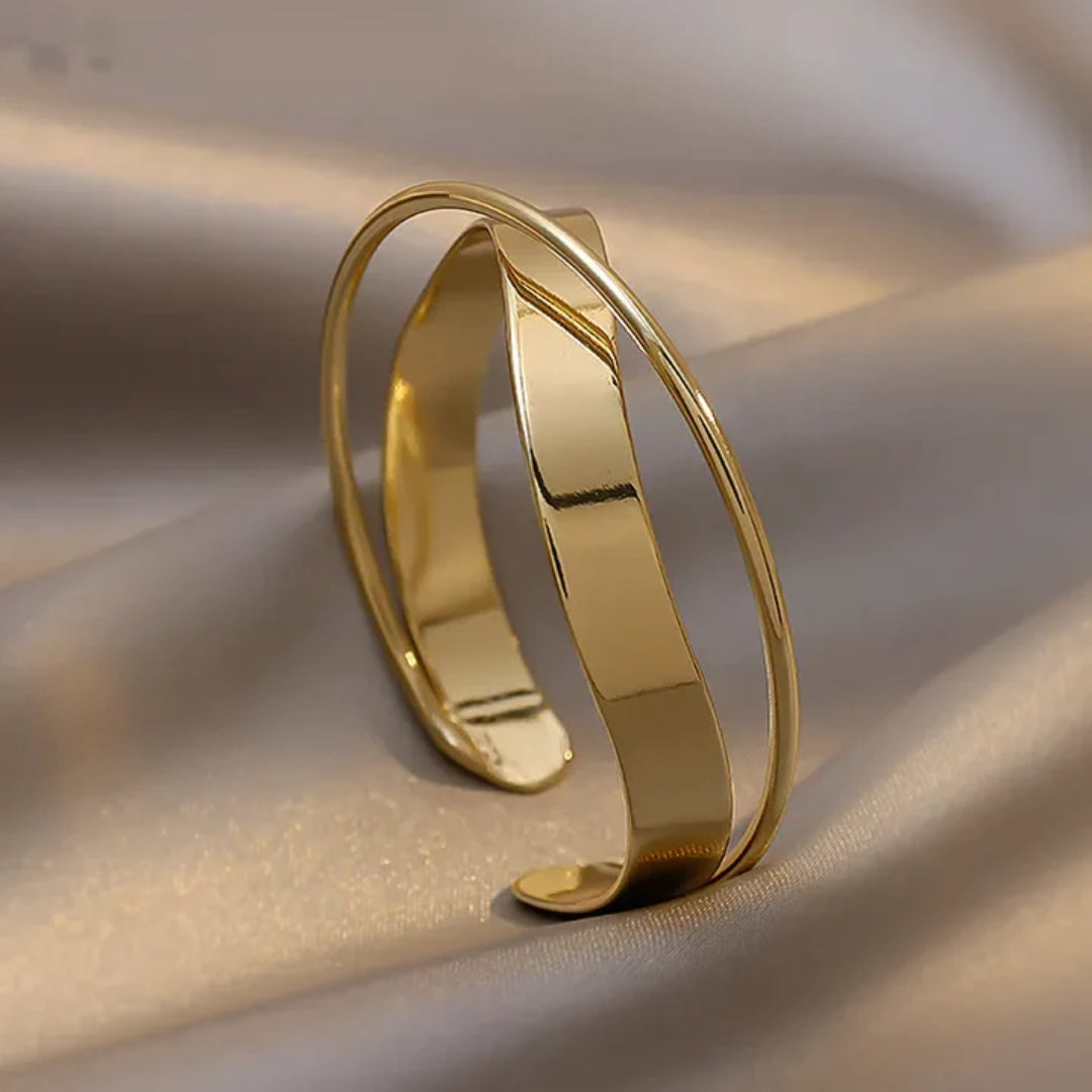 Klassisk gyldent åbent armbånd