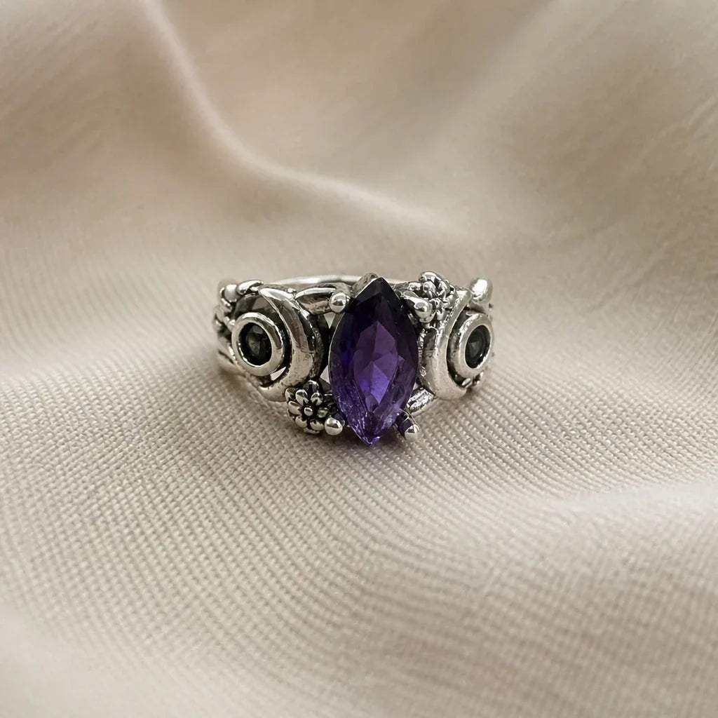 Ring med Halvmåne-accent