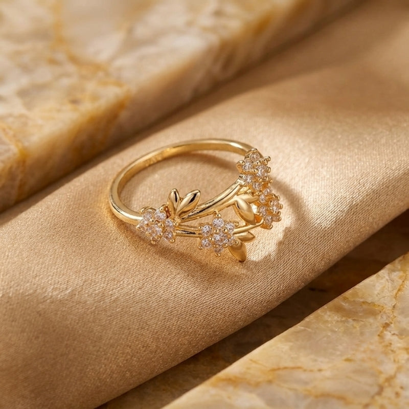 Timeless Flower Ring with Zirconia in Gold Tone