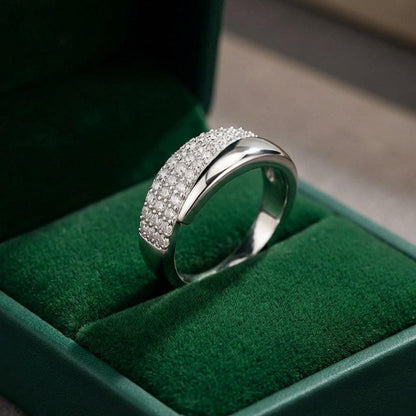 Elegant Guldring med Funklende Sten