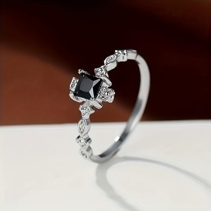 Vintage sort ring med firkantet indlæg