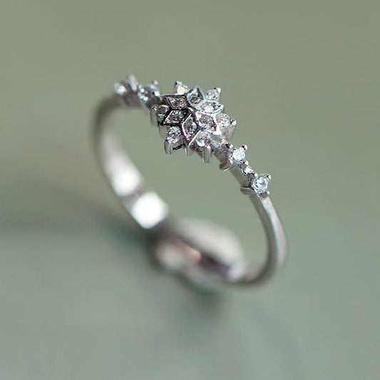 SLEEK GRACE RING - (JUSTERBAR)