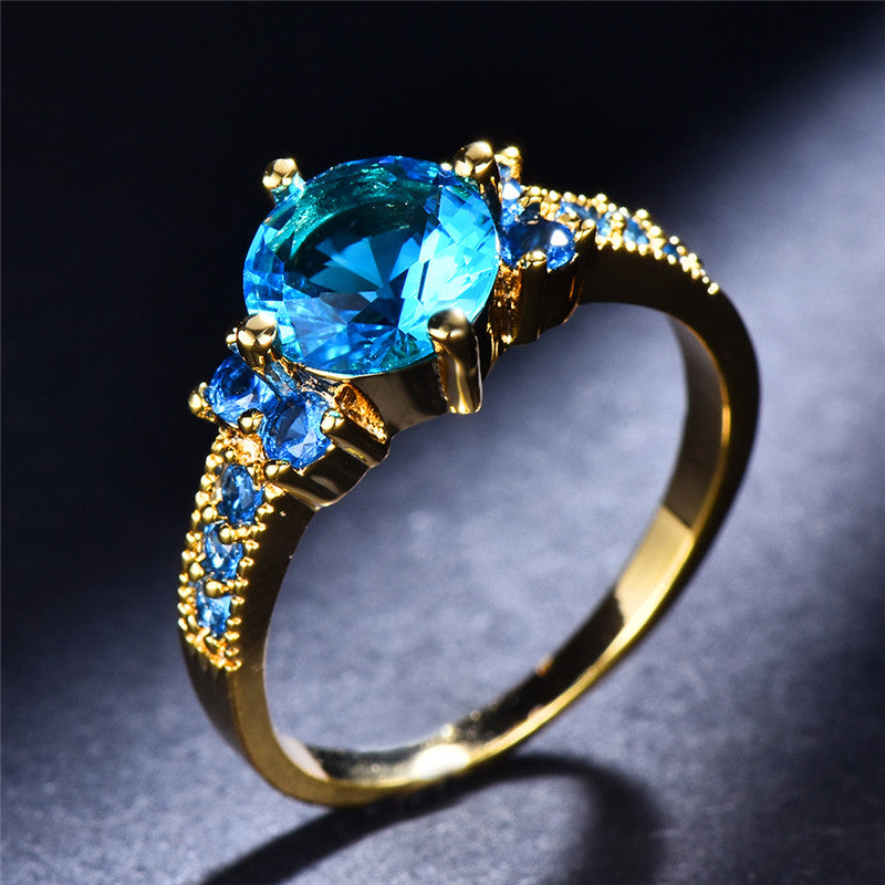 Exquisite round-cut zirconia claw ring
