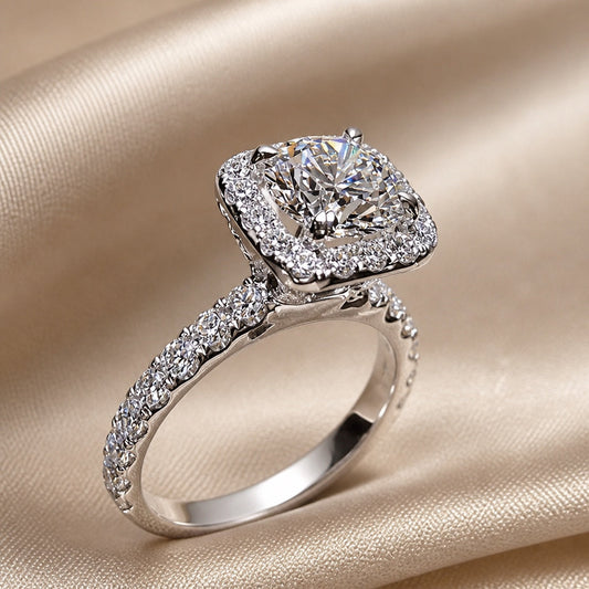 Charming white gold ring with inlaid zirconia