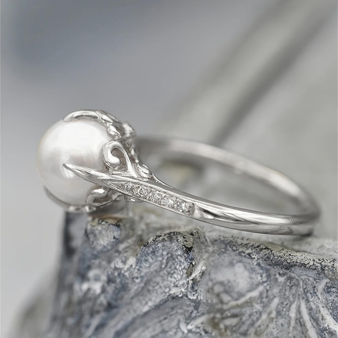 Twisted freshwater pearl accent ring