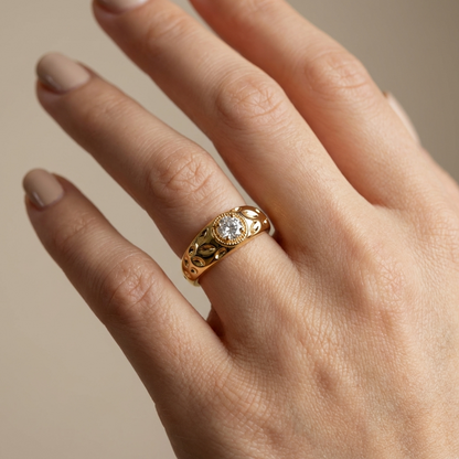 VINTAGE ZIRCON GOLD RING - (ADJUSTABLE)