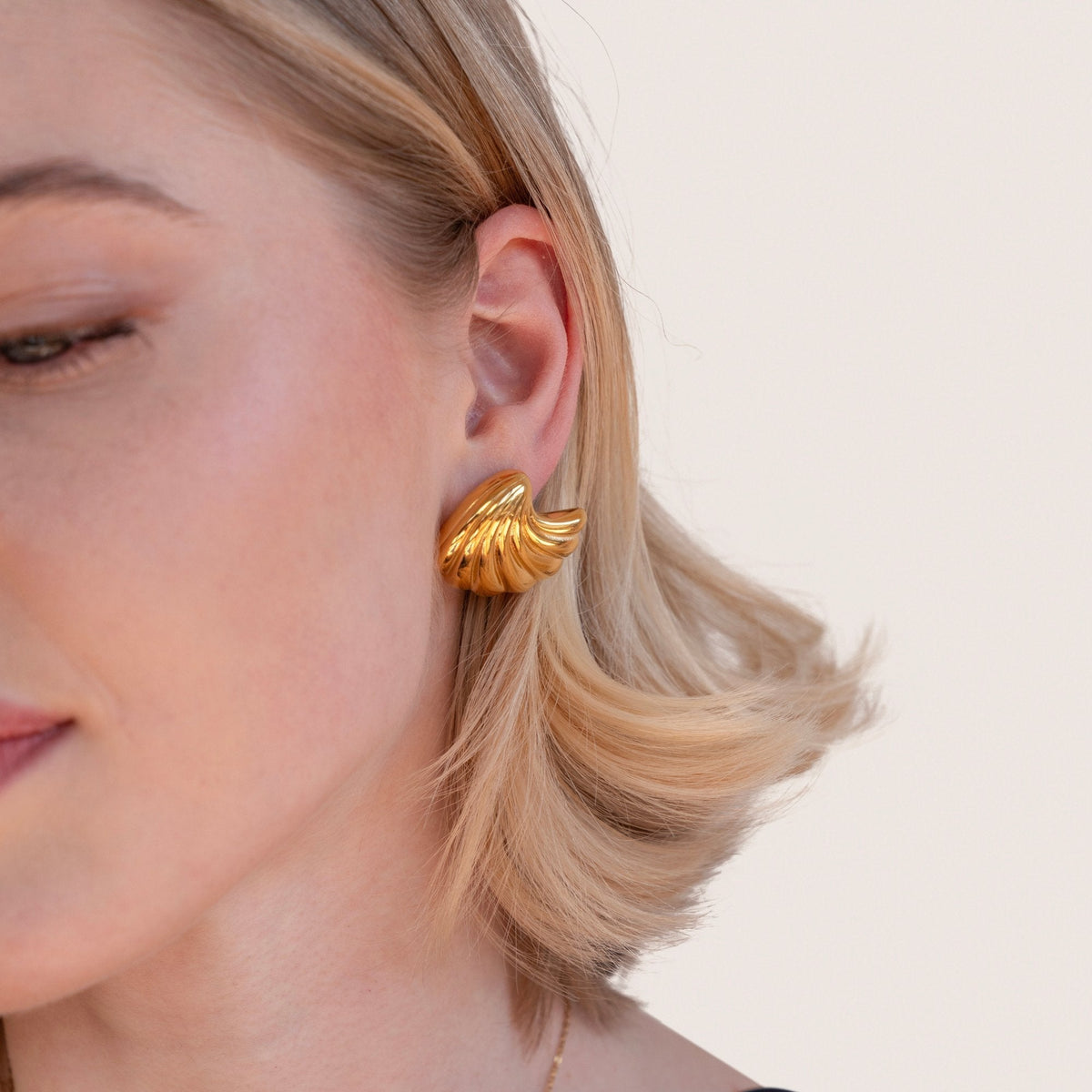 Anneliese Mother-of-Pearl Gold