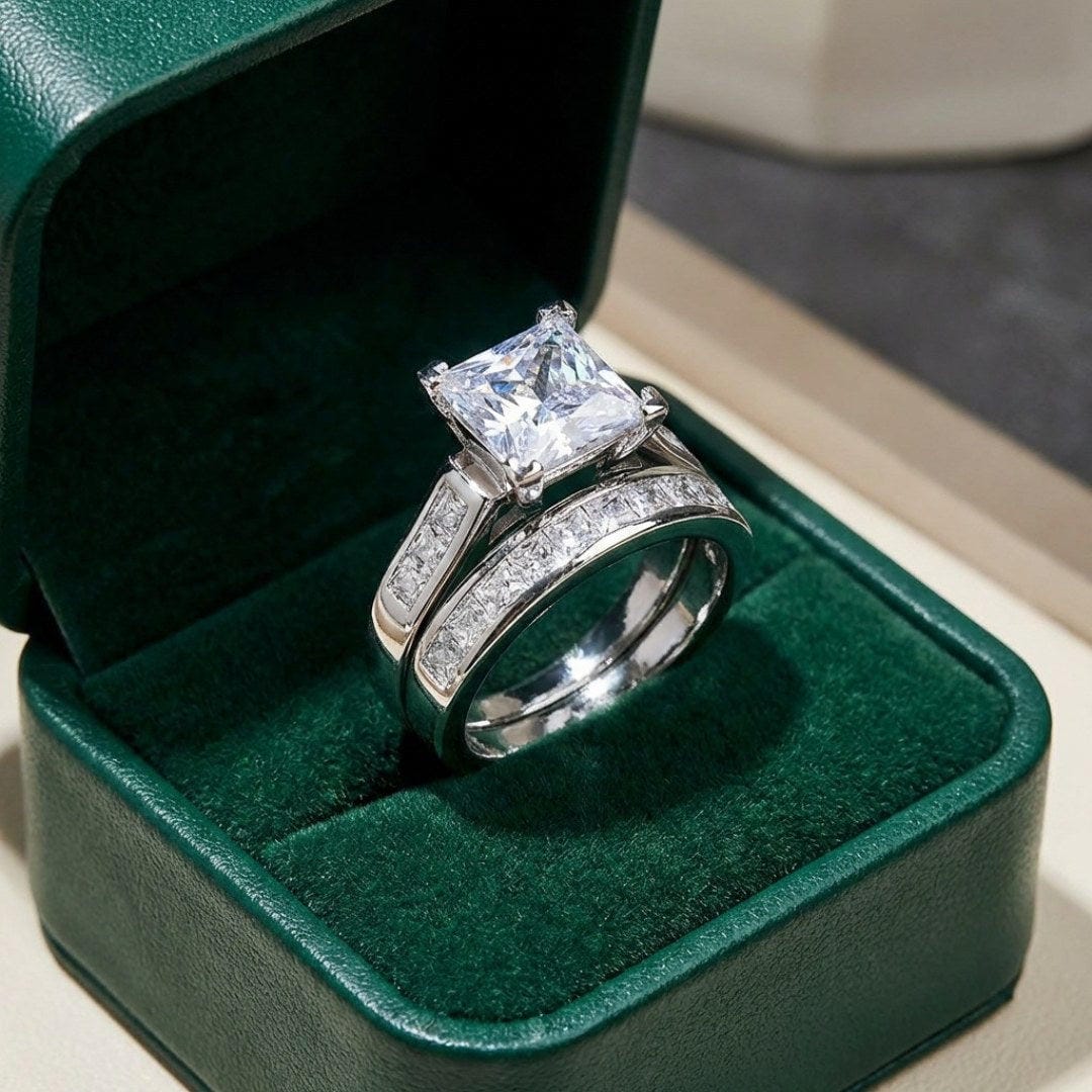 Exquisite Zircon Engagement Ring Set