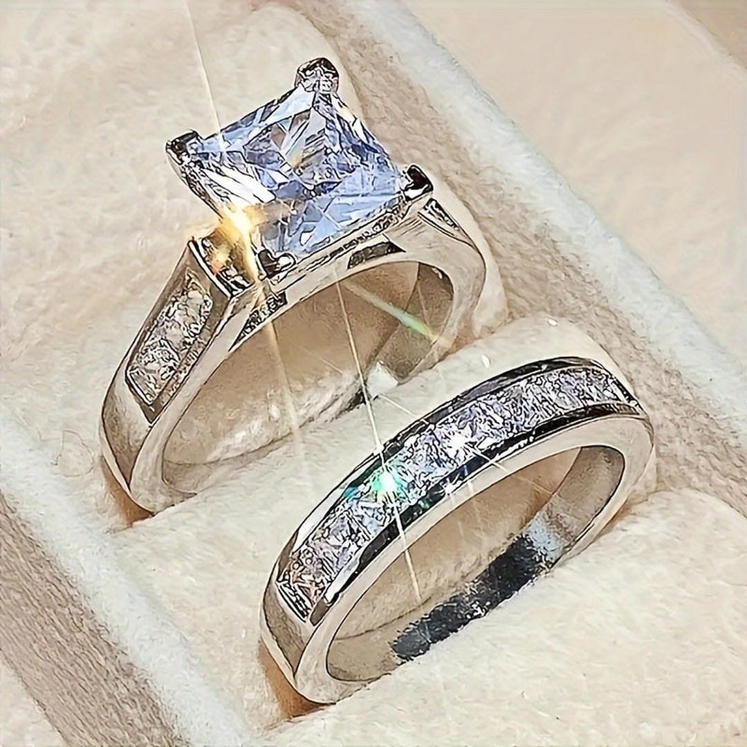 Exquisite Zircon Engagement Ring Set