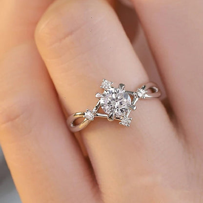 Rund zirkonia ring i hvidguld