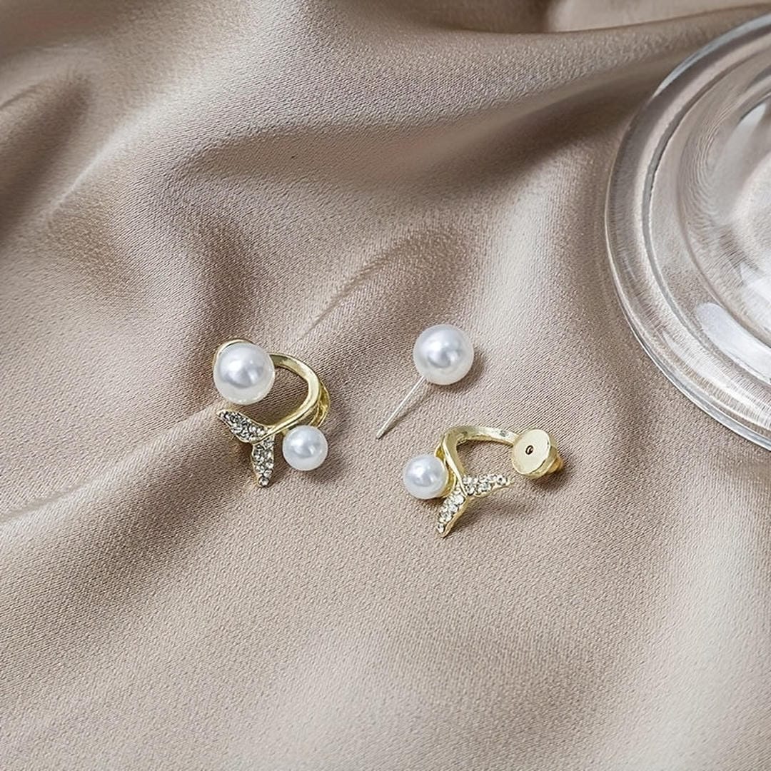 Earring with pearl and whale tail