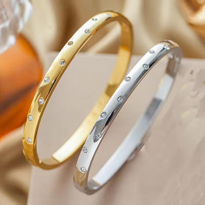 Tidløst forgyldt zirconia-armbånd