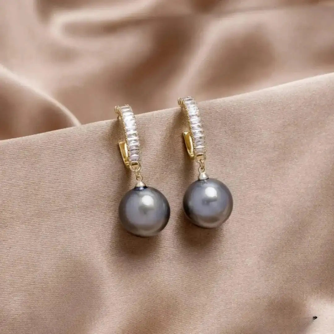 Elegant earrings with pearls and zircons