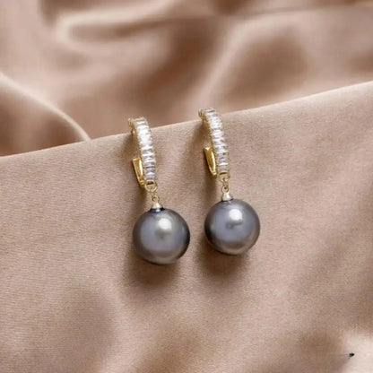 Elegant earrings with pearls and zircons