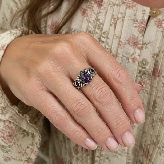Ring med Halvmåne-accent