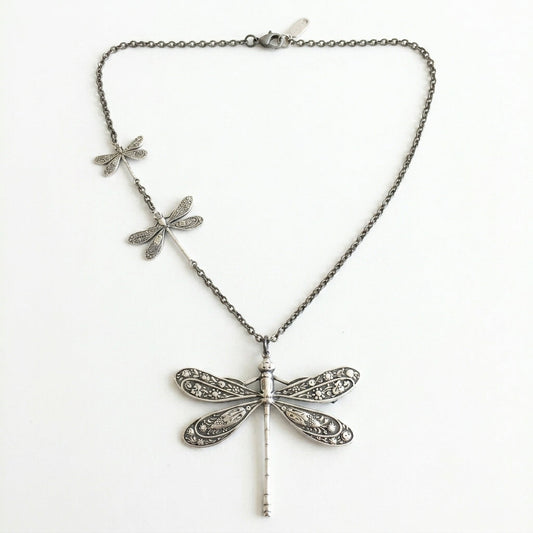 Vintage Dragonfly Halskæde – Symbol på Forandring, Lys og Frihed