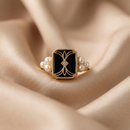 Vintage black pearl gold ring