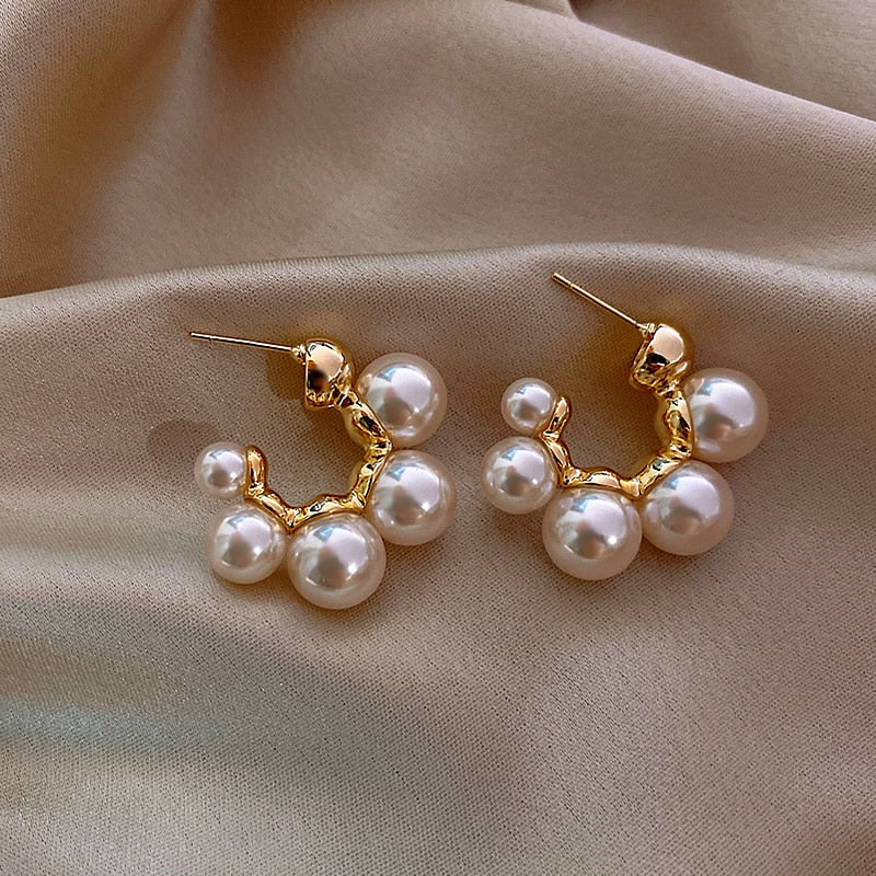 Elegante, minimalistiske perleøreringe
