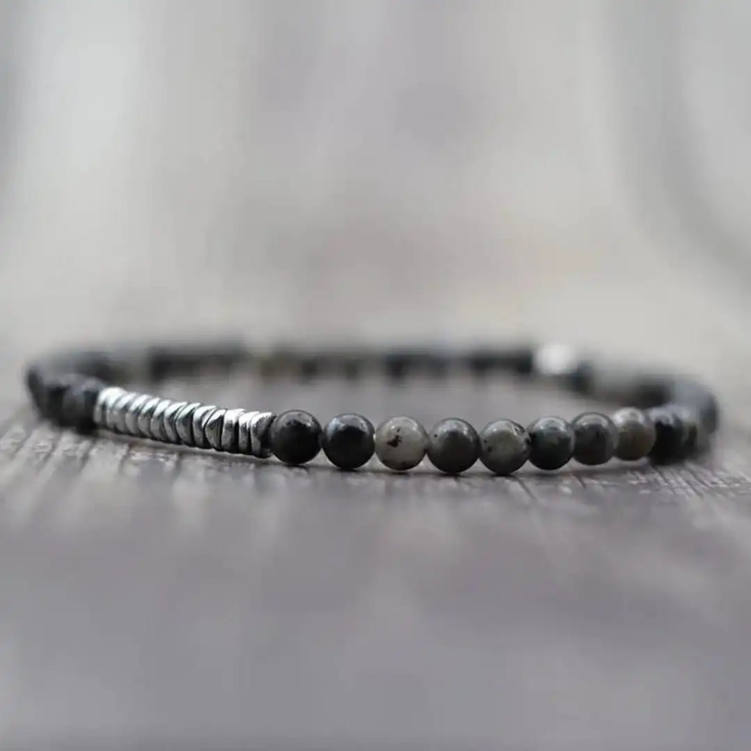 Tidløst armbånd af lavasten