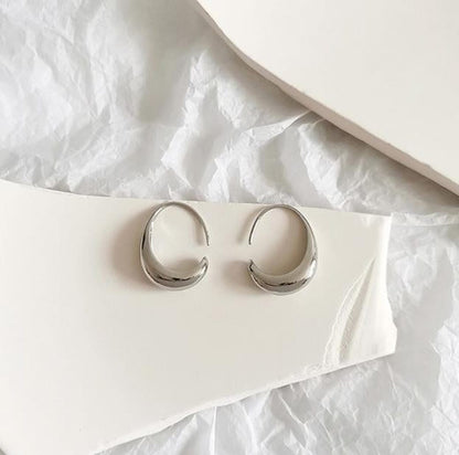 Gold and silver oval hoop earrings