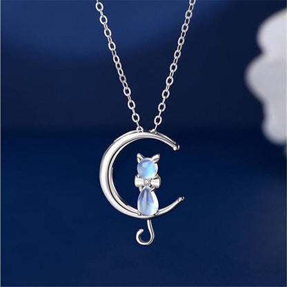 Necklace with moonstone and cat