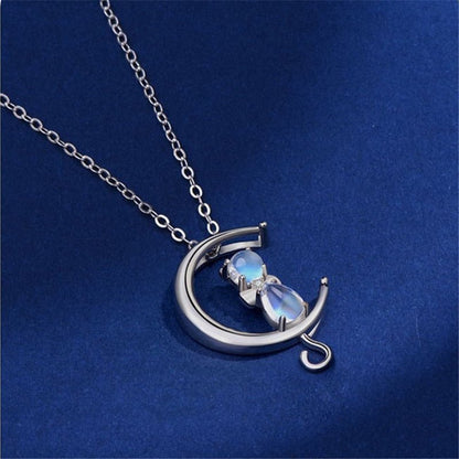 Necklace with moonstone and cat