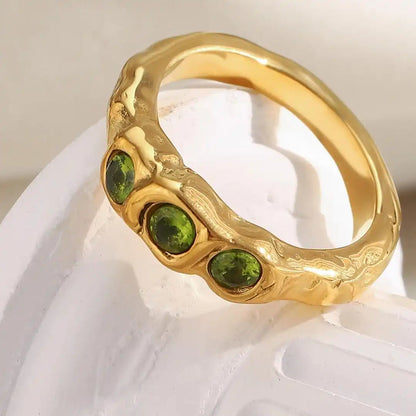 Vintage forgyldt ring med ædelsten