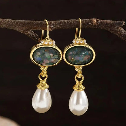 Geometric earrings with black stone and pearl