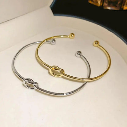 Gyldent knyttet armbånd med justerbar størrelse