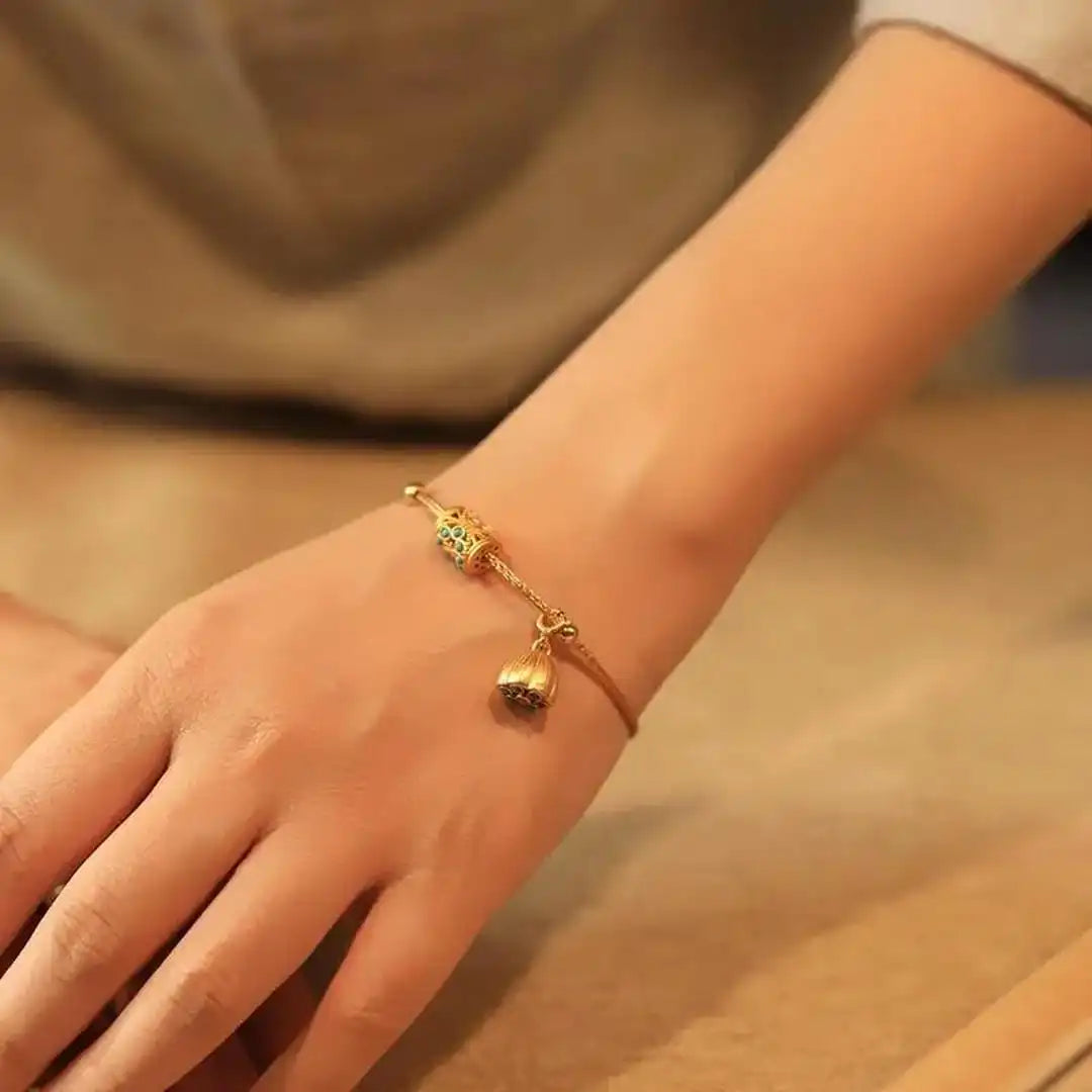 Armbånd i antikguld med turkis lotusblomst