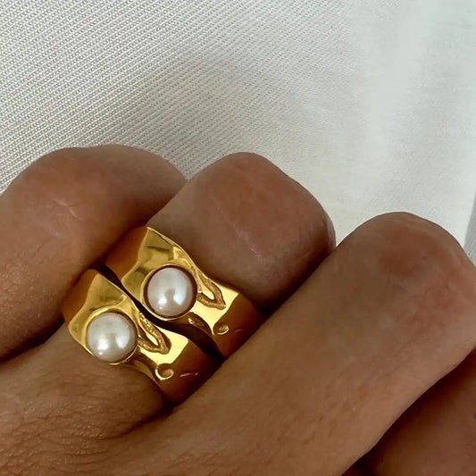 Vintage gold pearl ring