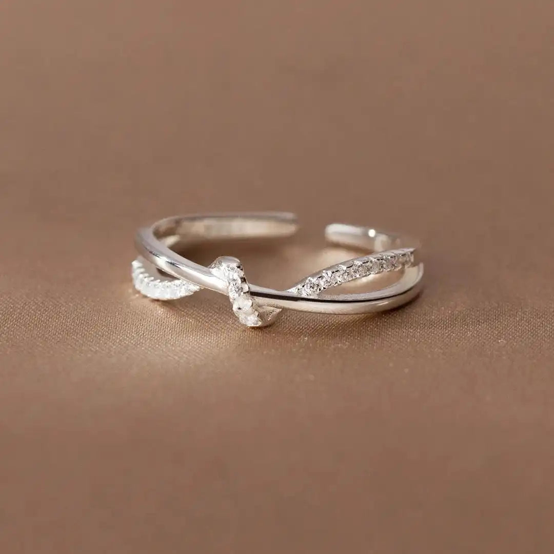 Classic cross knot ring