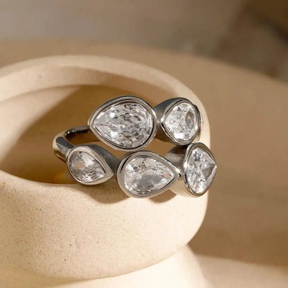 Five-stone ring with a teardrop-shaped cluster