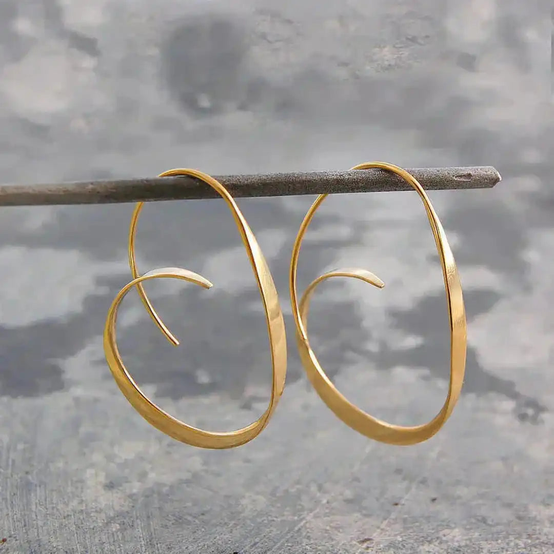 Earrings with spiral loops – a delight