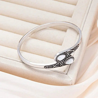 Vintage armbånd med farverige ædelsten og tribaldesign