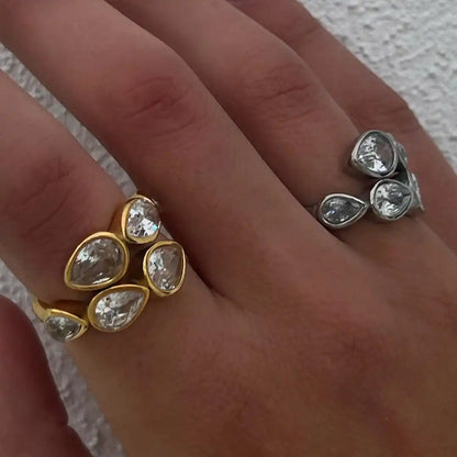 Five-stone ring with a teardrop-shaped cluster
