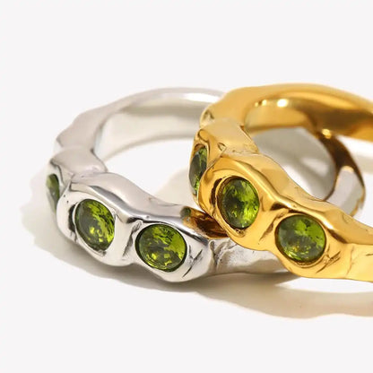 Vintage forgyldt ring med ædelsten