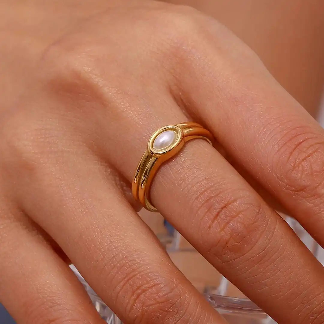 Vintage gold ring with natural stone