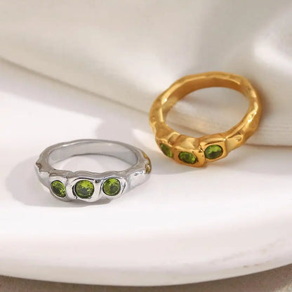 Vintage forgyldt ring med ædelsten