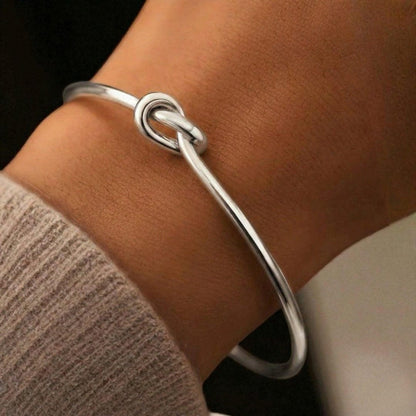 Gyldent knyttet armbånd med justerbar størrelse