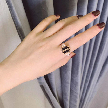 Vintage black pearl gold ring