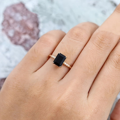 Minimalistisk Radiant sort zirkonia ring