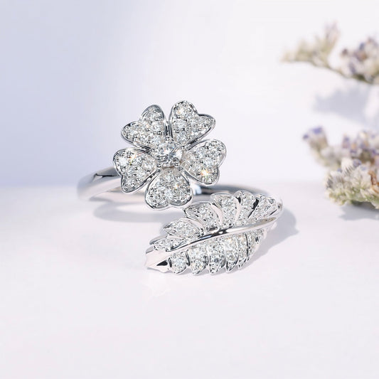 RING MED BLOMST & BLAD I ZIRKONIA - (JUSTERBAR)