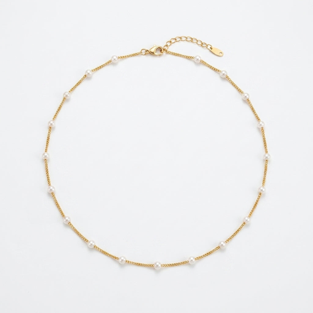 Elegant necklace with small pearls