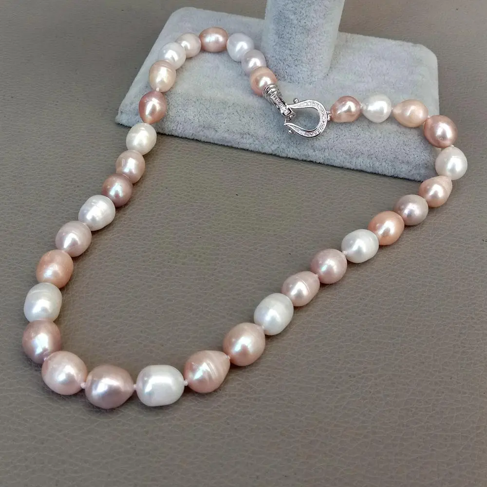 Elegant colored pearl necklace