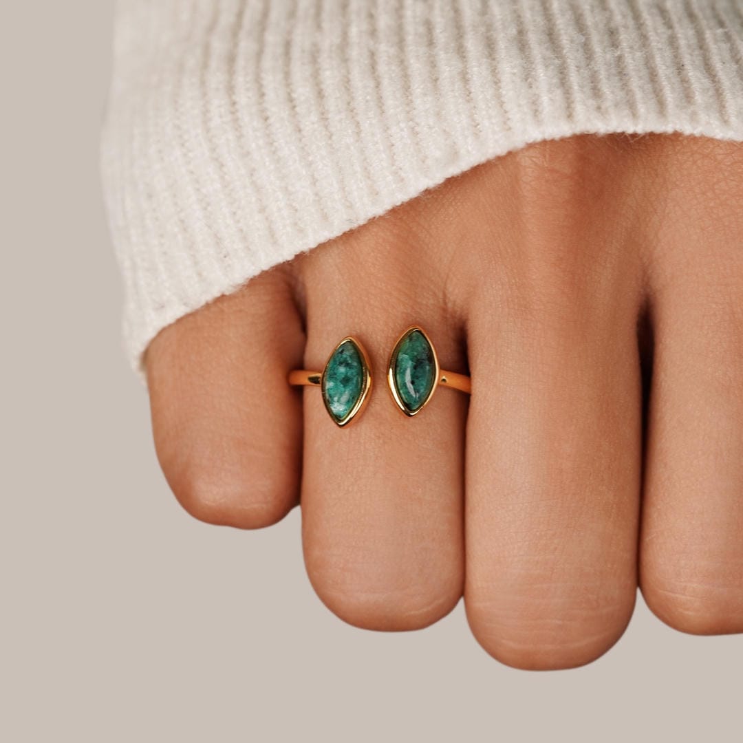 Adjustable Luxe Emerald Ring with Wrap