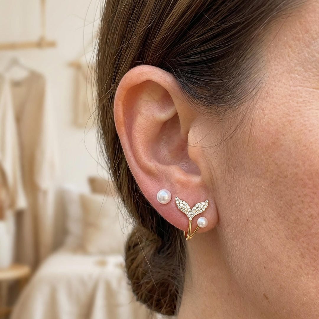 Earring with pearl and whale tail